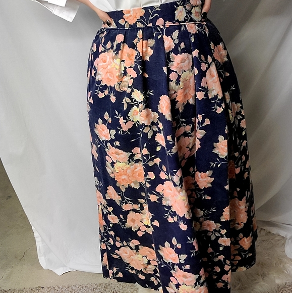 Midi length floral skirt - Picture 4 of 4